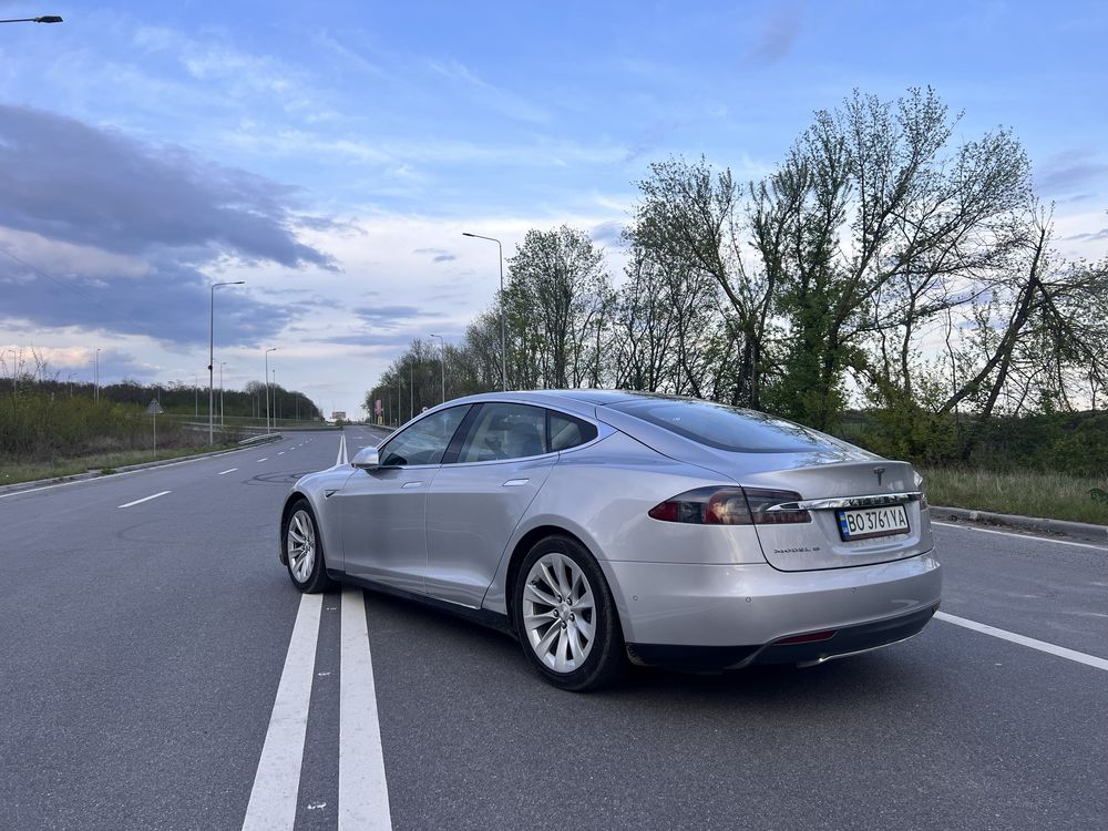 Tesla model S 70D