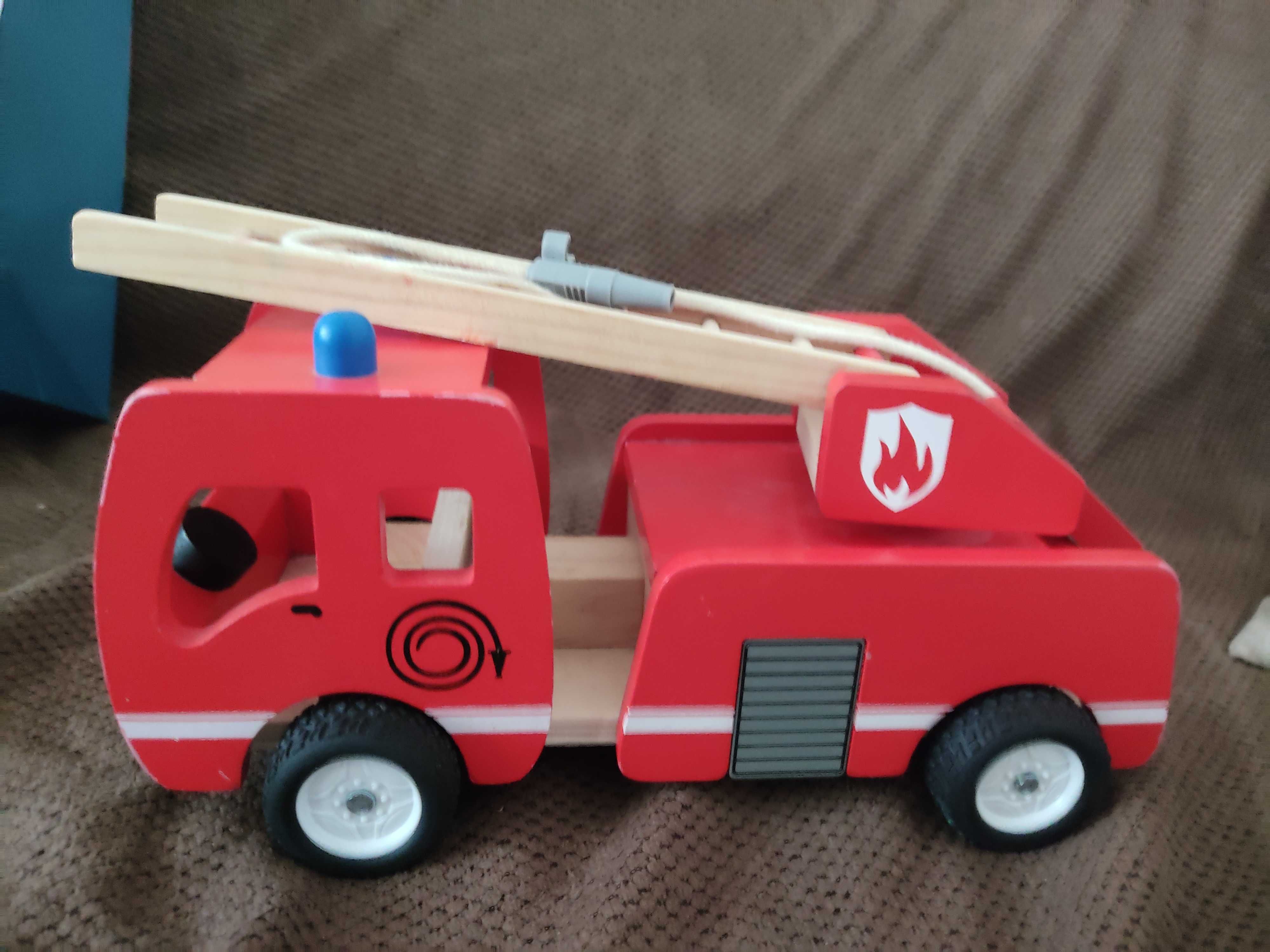 Zabawka wóz strażacki drewniany