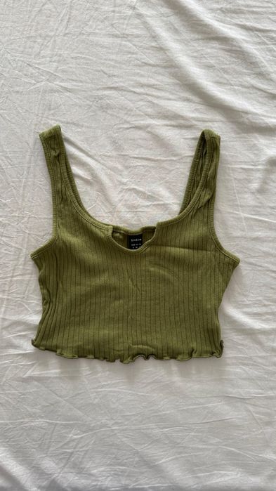 Top de alça com detalhes