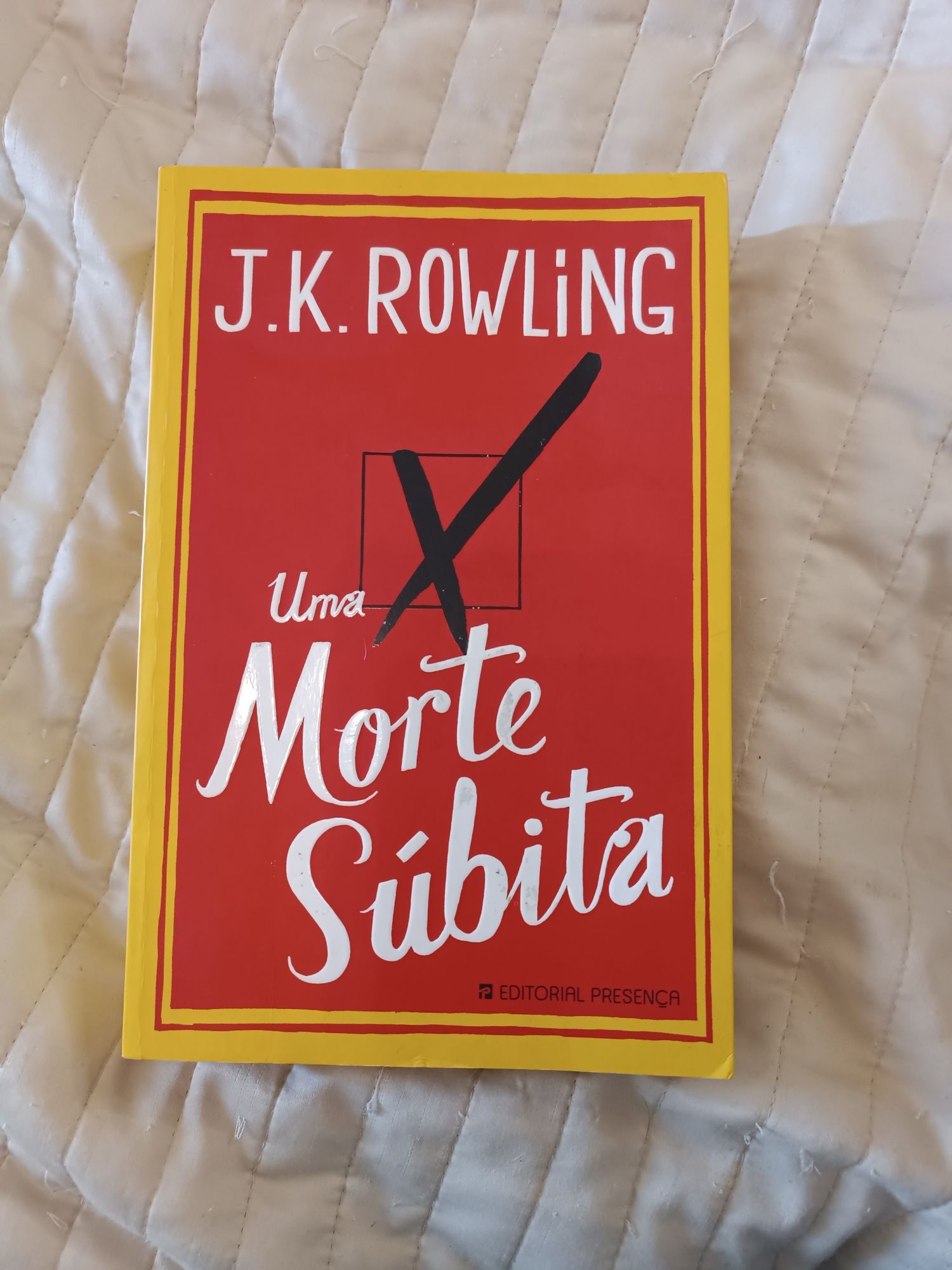 Livro " Uma Morte Súbita" de J.K Rowling