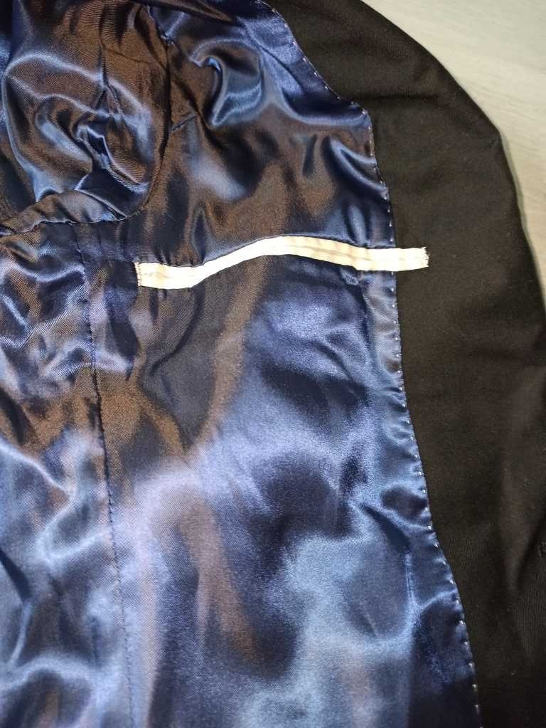 Пиджак школьный размер S черного цвета на рост 170-175
