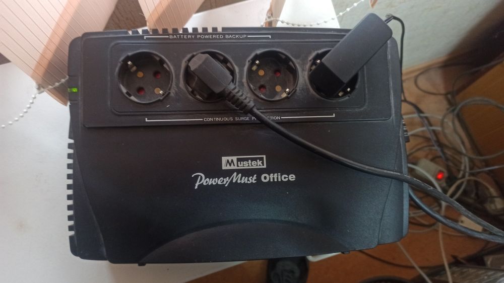 Джерело безперебійного живлення