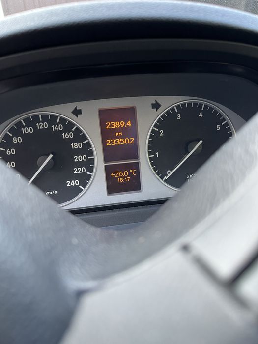 Mercedes-Benz B170