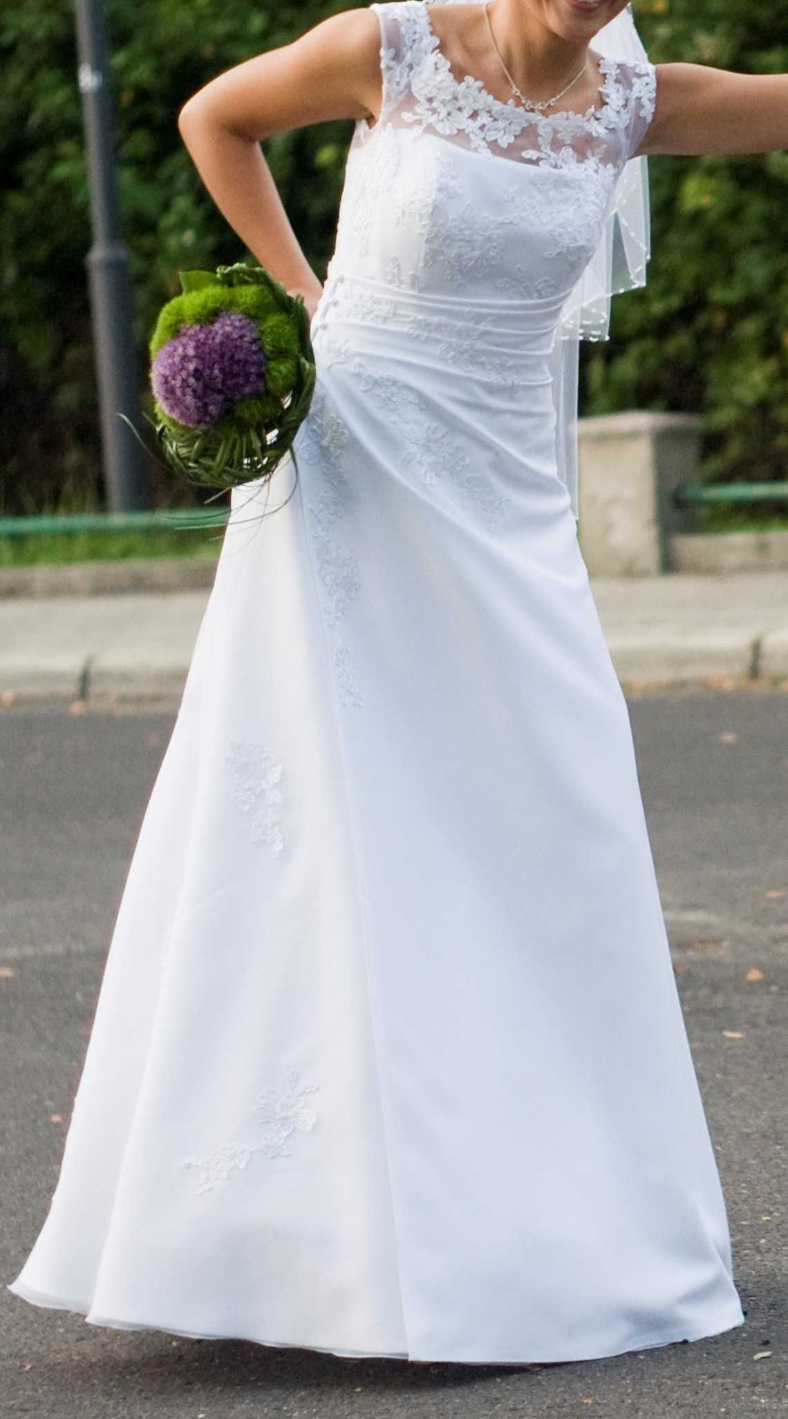 sukienka ślubna z koronką