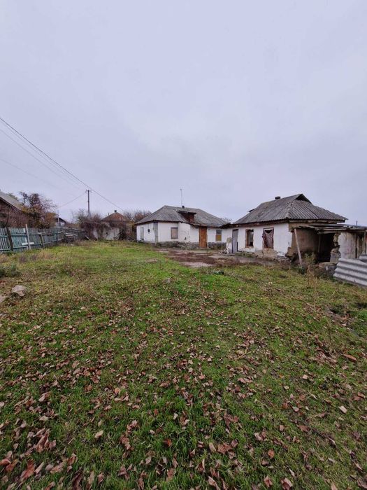 Будинок біля річки