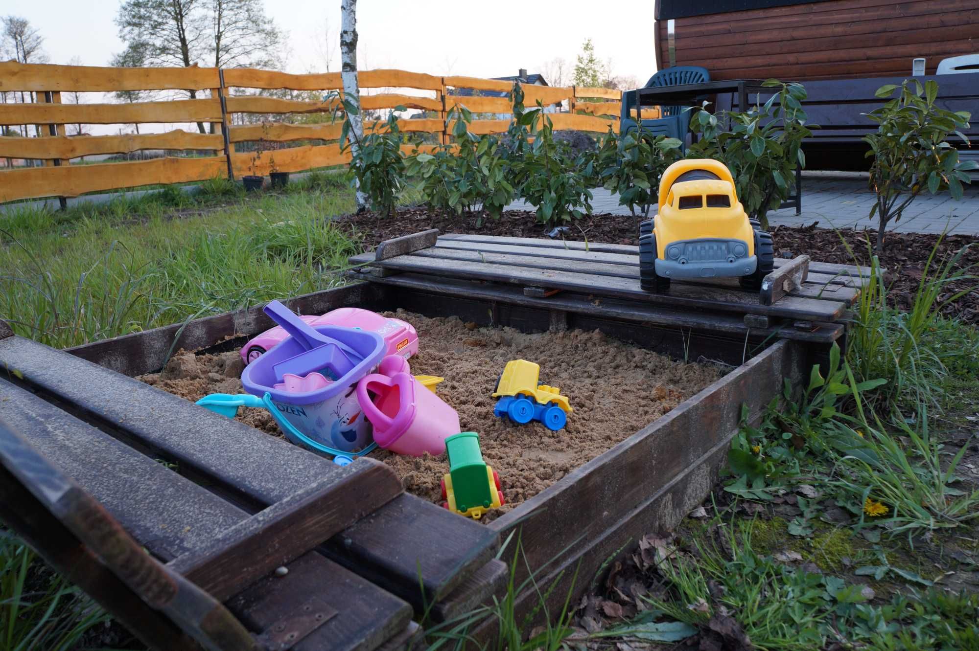 Drewniany Zakątek domek z jacuzzi i sauną na wyłączność