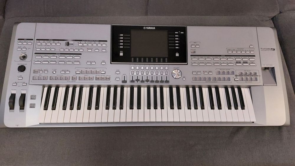 Yamaha Tyros 5 keyboard organy pianino super stan   61 klawis