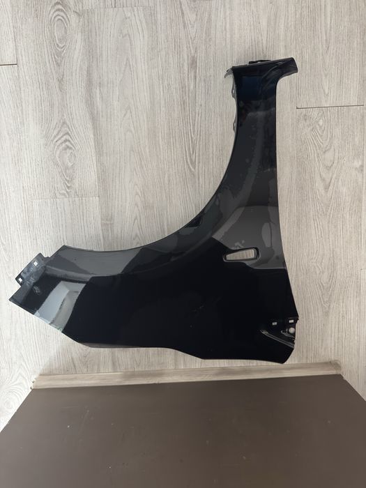 Передне праве крило на Mitsubishi Mirage, Mitsubisi space star.