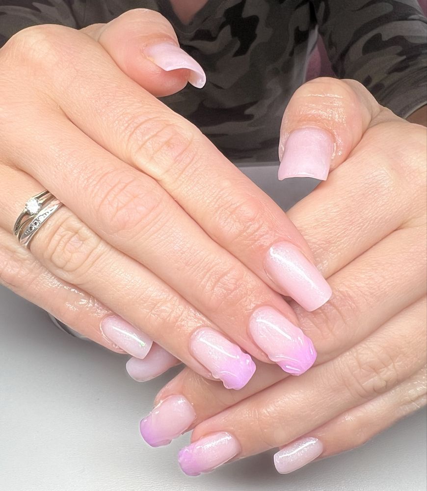Paznokcie hybrydowe żelowe, manicure i pedicure.