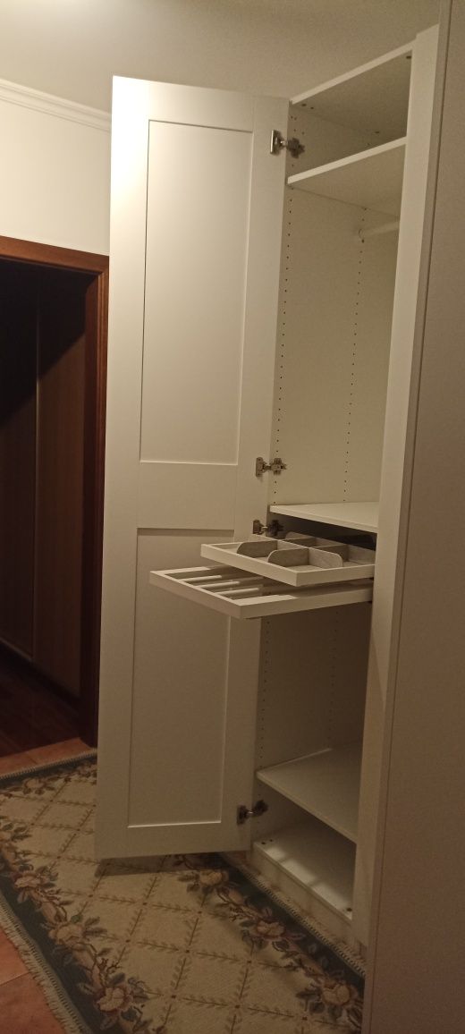 Roupeiro de canto Ikea