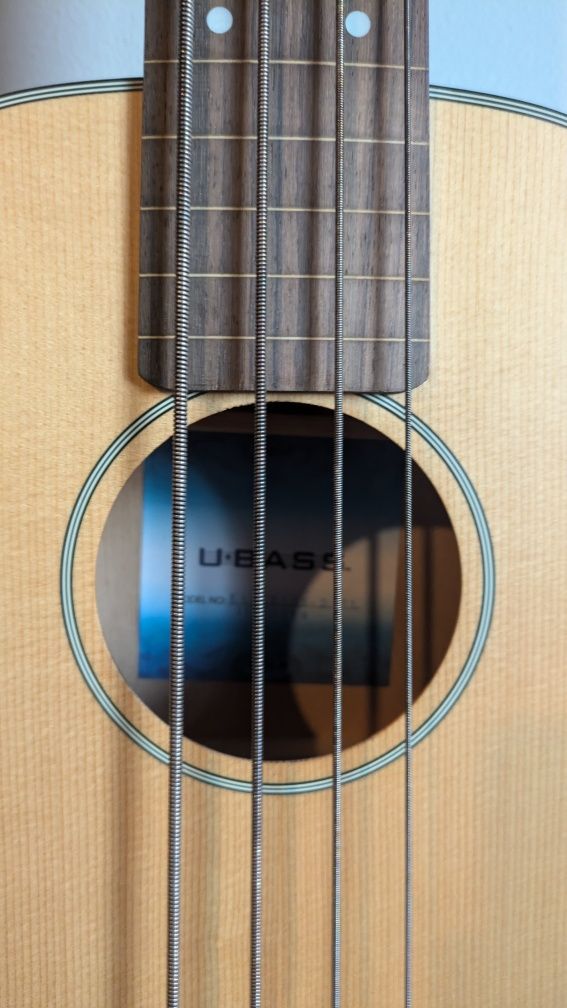Baixo Ukulele Fretless Electro-Acustico Kala + cordas novas