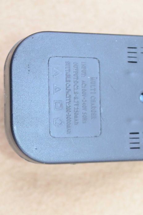 Универсальное зарядное устройство жабка крабик для аккумуляторов 3,7 в