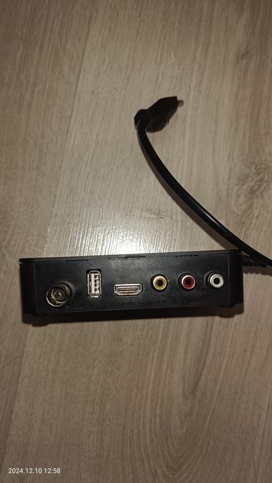 Тюнер т2 Romsat 1017 hd без пульта, нужен ремонт