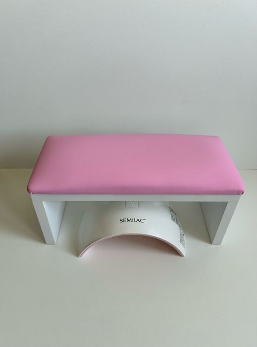 Podpórka do manicure paznokci pod dłoń.  Pudrowy róż gładki