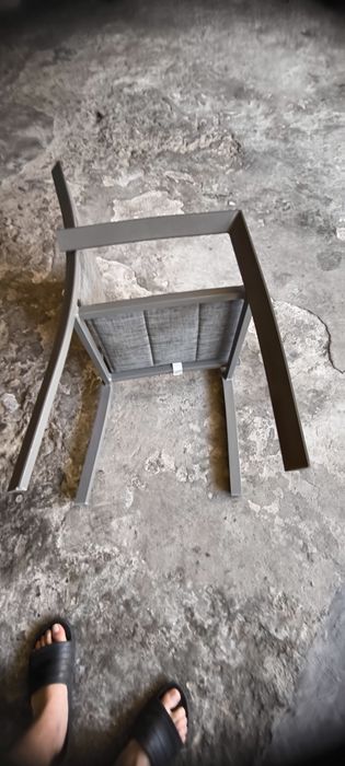 Cadeira cinzenta exterior