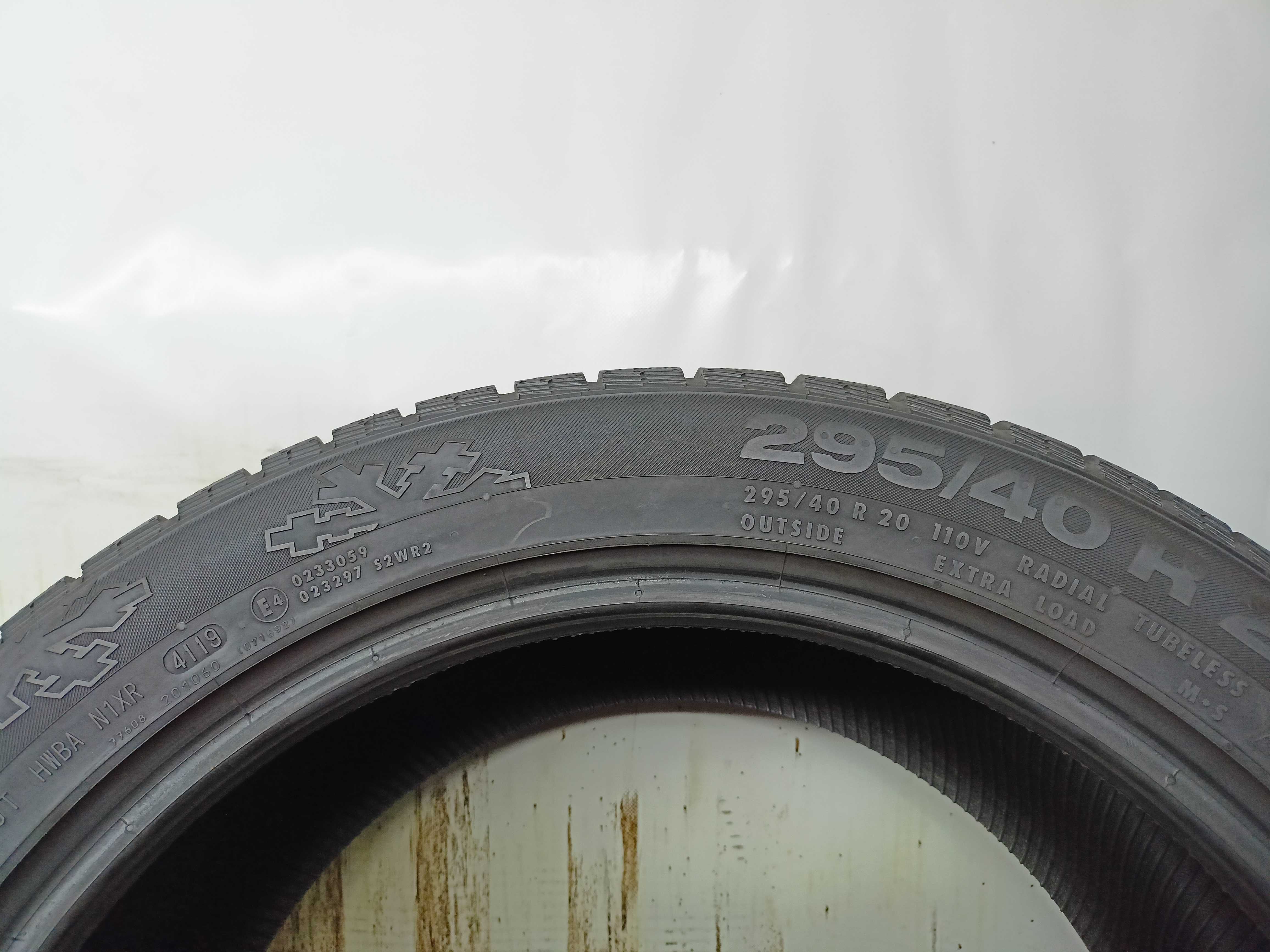 Continental CrossContact 295/40/20 19r. 110V 2x7,9mm 2x7,5mm (789)
