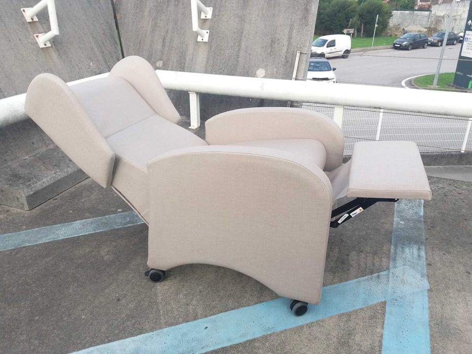 Cadeirão Manual Geriatrico sénior poltrona reclinavel pele sintética