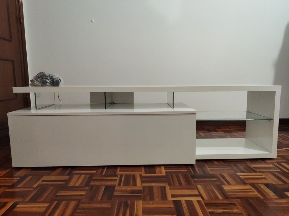 Móvel TV branco com LED's