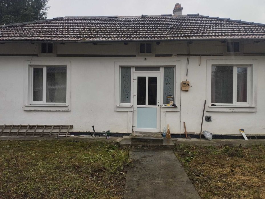Продам хату в селі борщів Івано Франківська обл