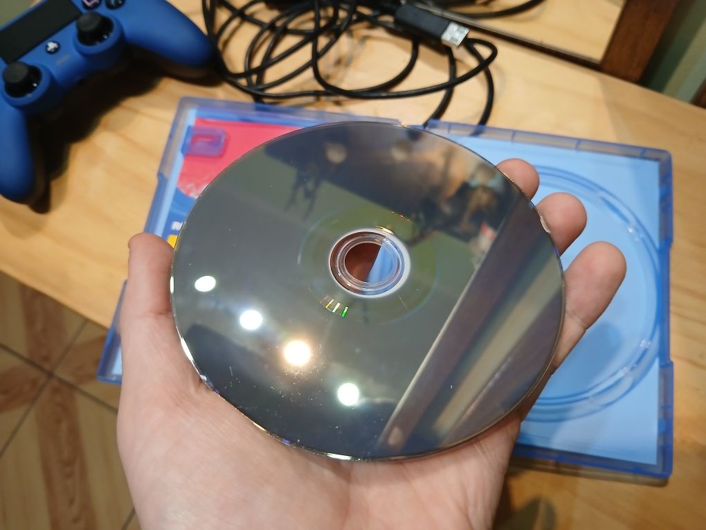 Pad do PS4 (zamiennik) NACON SLEH-00471 + gra fifa 20