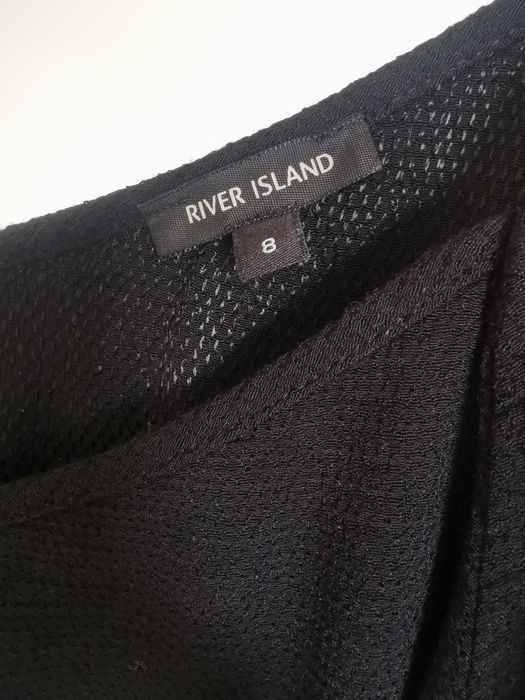 Urocza sukienka marki River Island