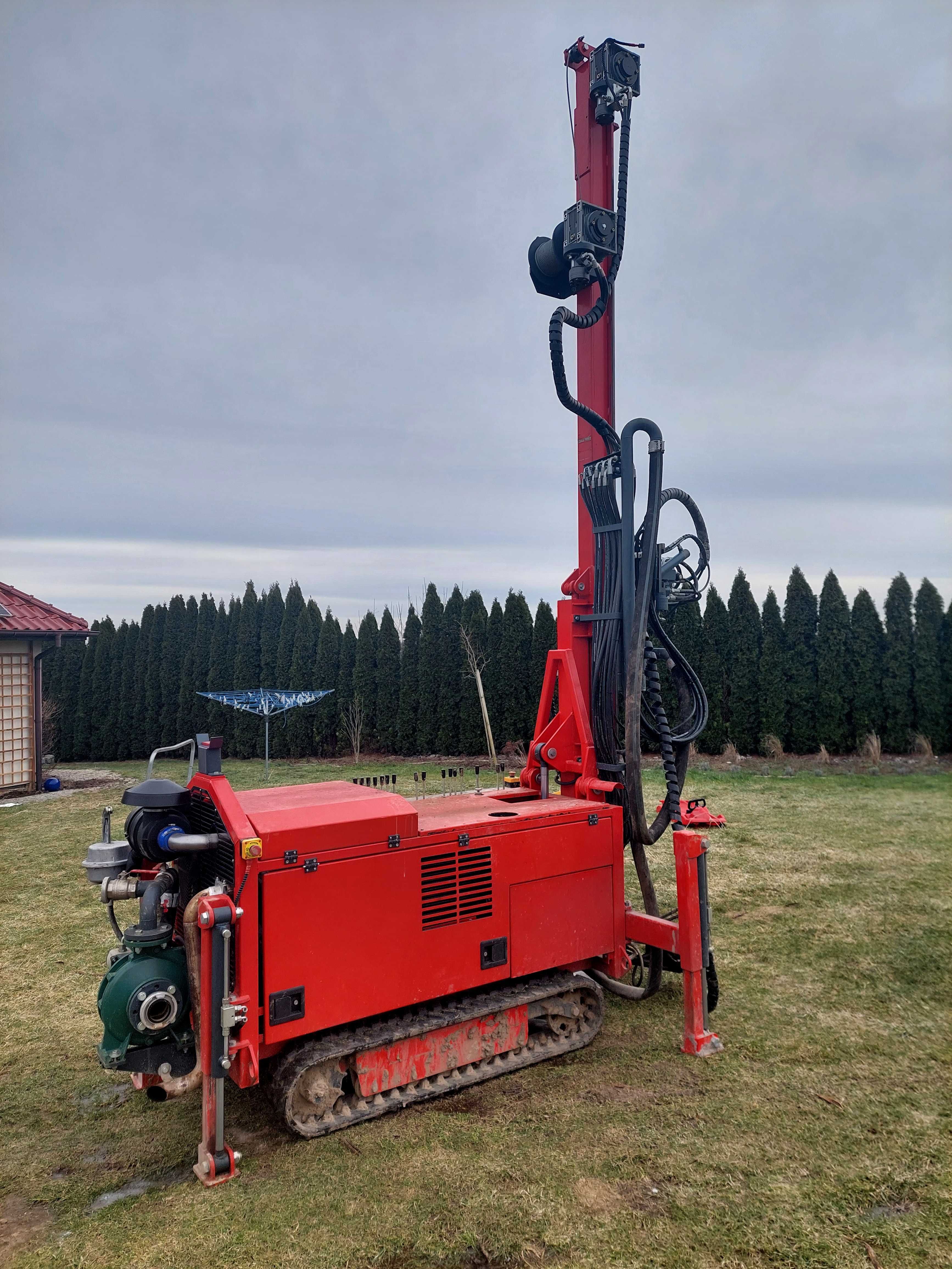 Wiertnica do studni samojezdna mobilna płuczkowa hydrauliczna