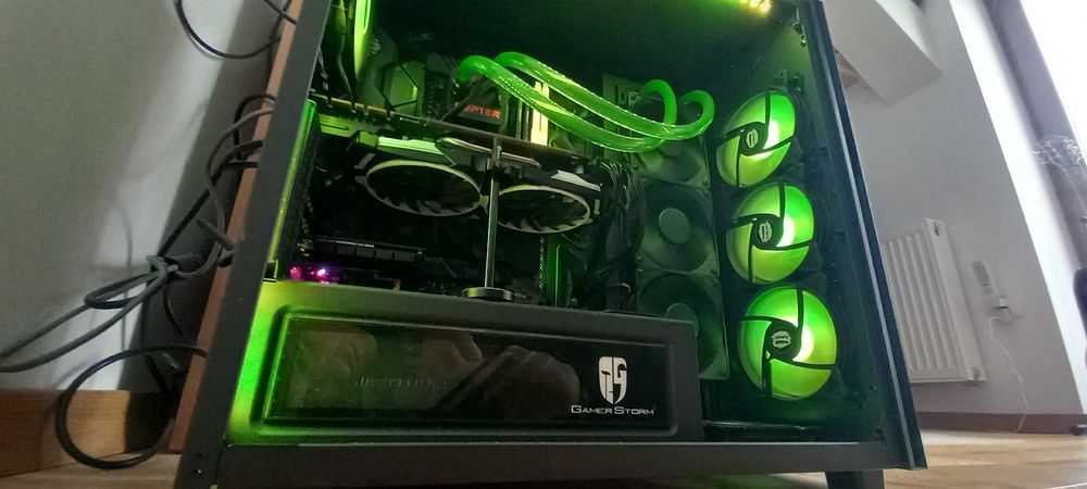 PC–Ryzen 3900X | GTX 1080 Ti | 32 GB RAM | Alphacool Eisbaer 360 AIO