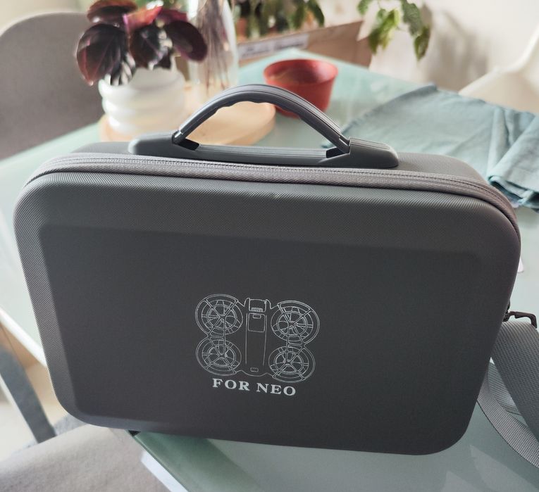 Drone DJI NEO Fly More Combo + Mala de transporte