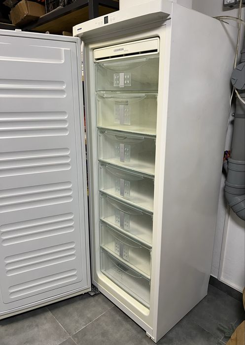 Морозильна камера LIEBHERR (165см)