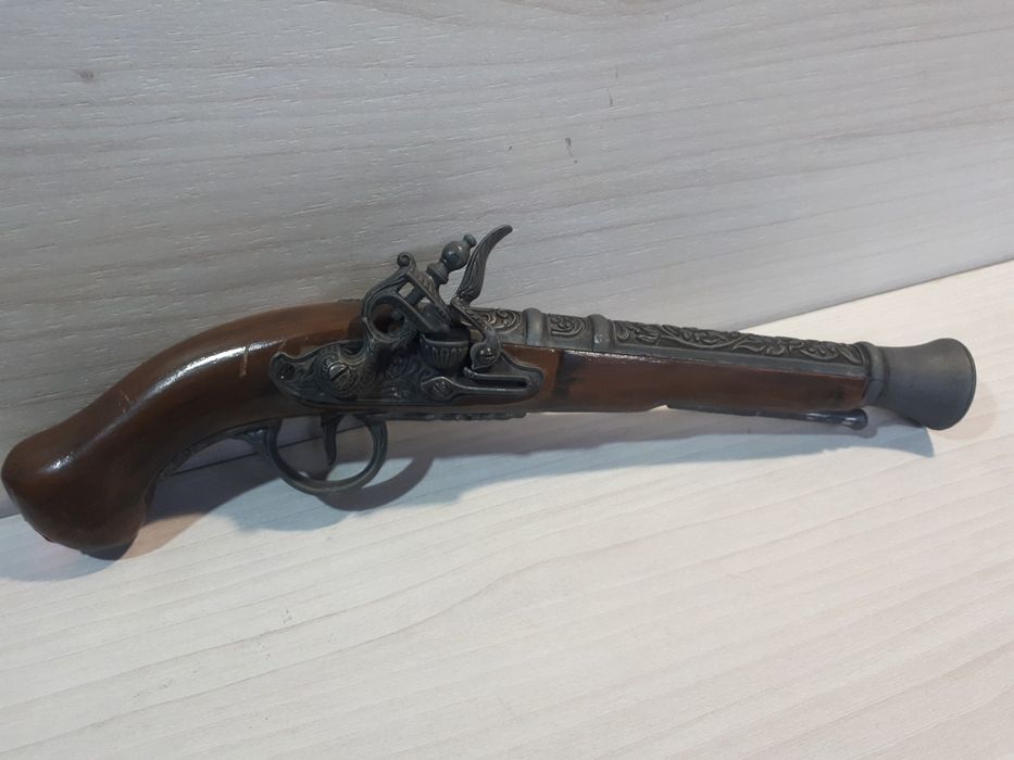 Atrapa pistoletu skałkowego