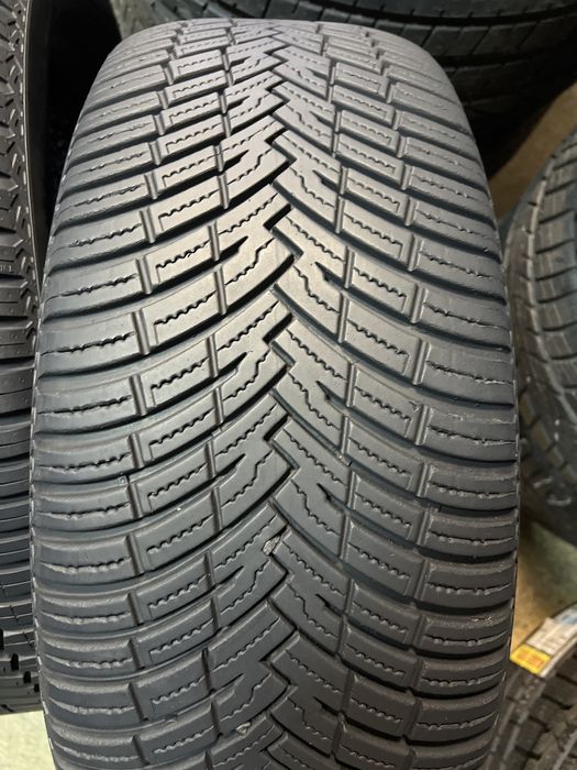 Шины б.у 235 50 R19 Pirelli AllSeason LSF2 SealInside 103W 4 шт