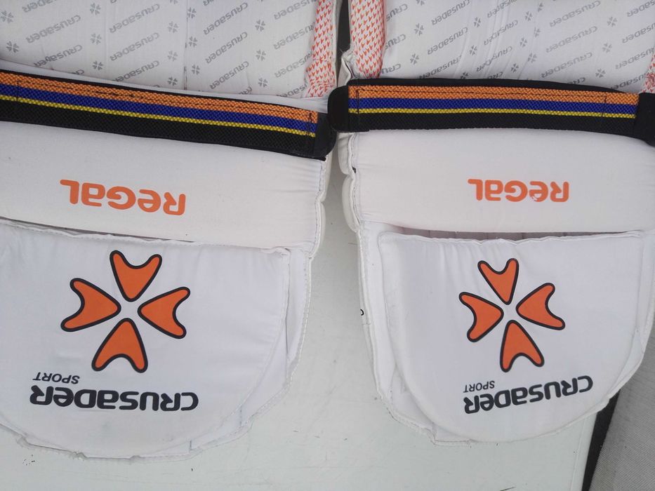 Ochraniacze nakolanniki nagolenniki gry w krykieta REGAL CRUSADER lewe