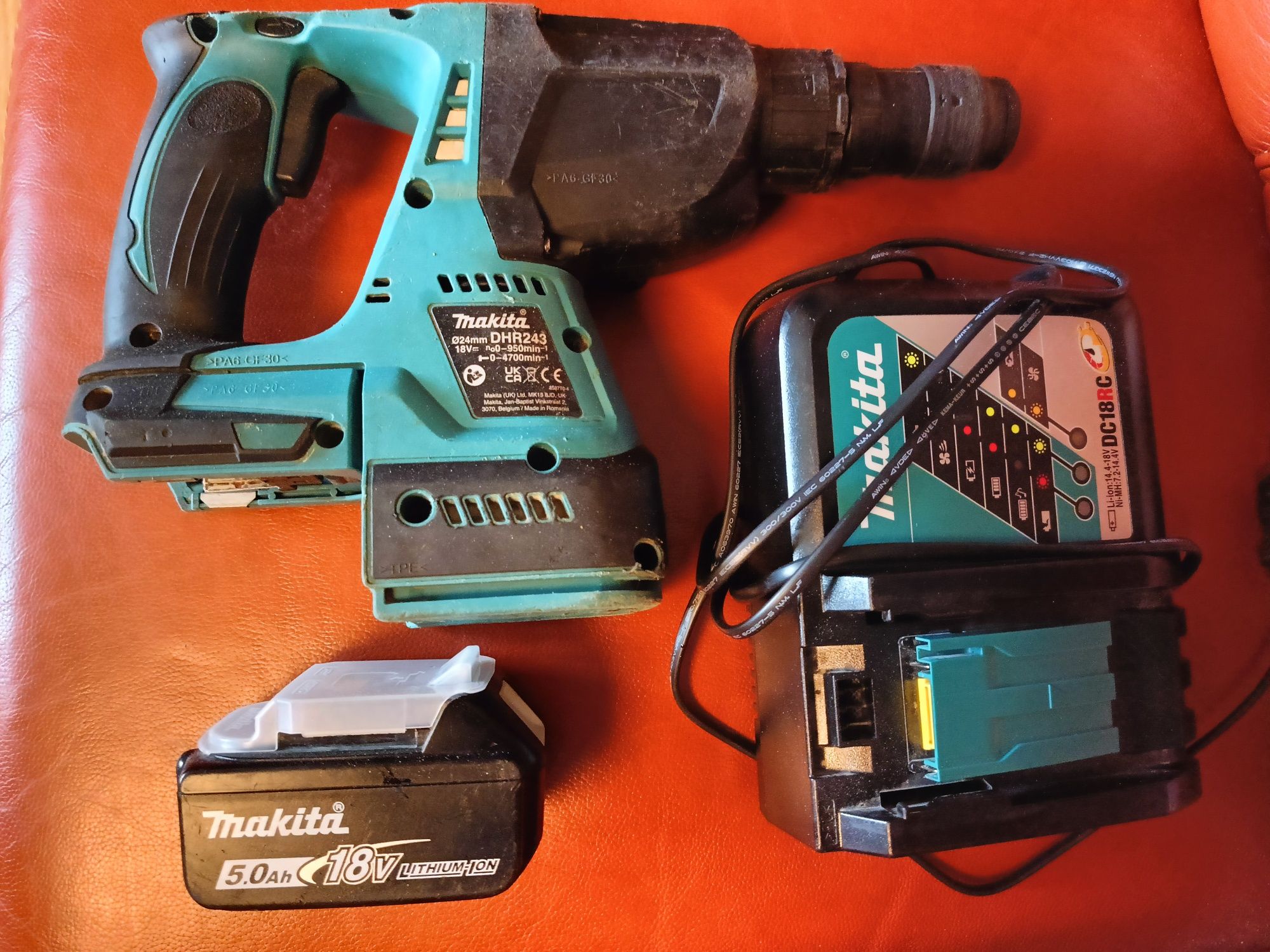 Młotowiertarka Makita DHR243
