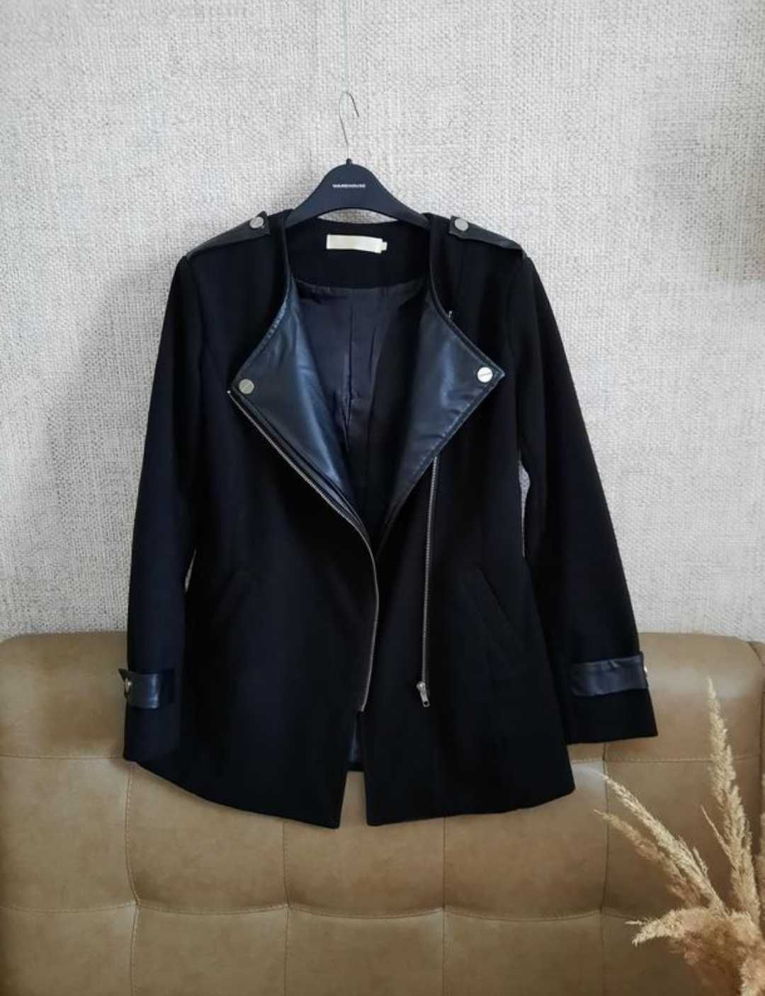 Стильна жіноча чорна куртка/піджак