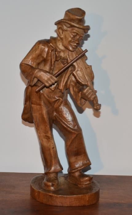 Estatueta esculpida em Madeira Maciça – Músico Violinista