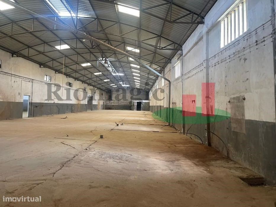 Armazém Industrial em Santarém***RIOMAGIC***
