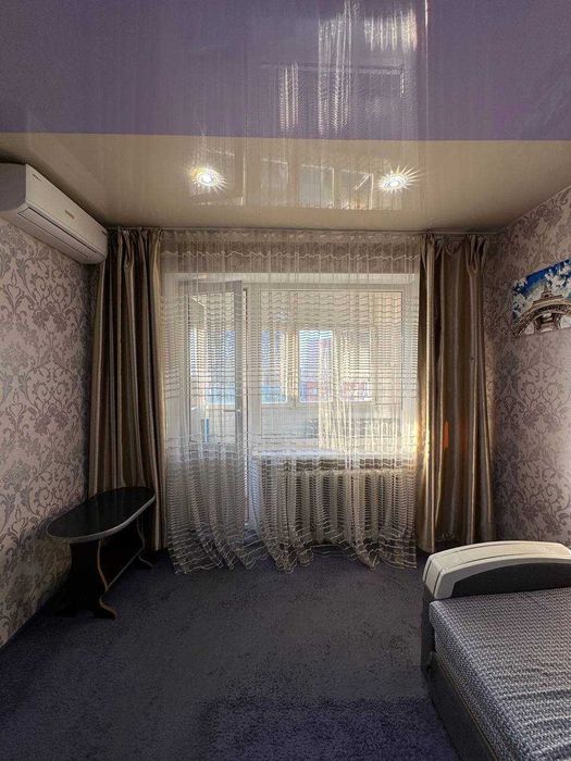 Двухкомнатная квартира в уютном для жизни районе.