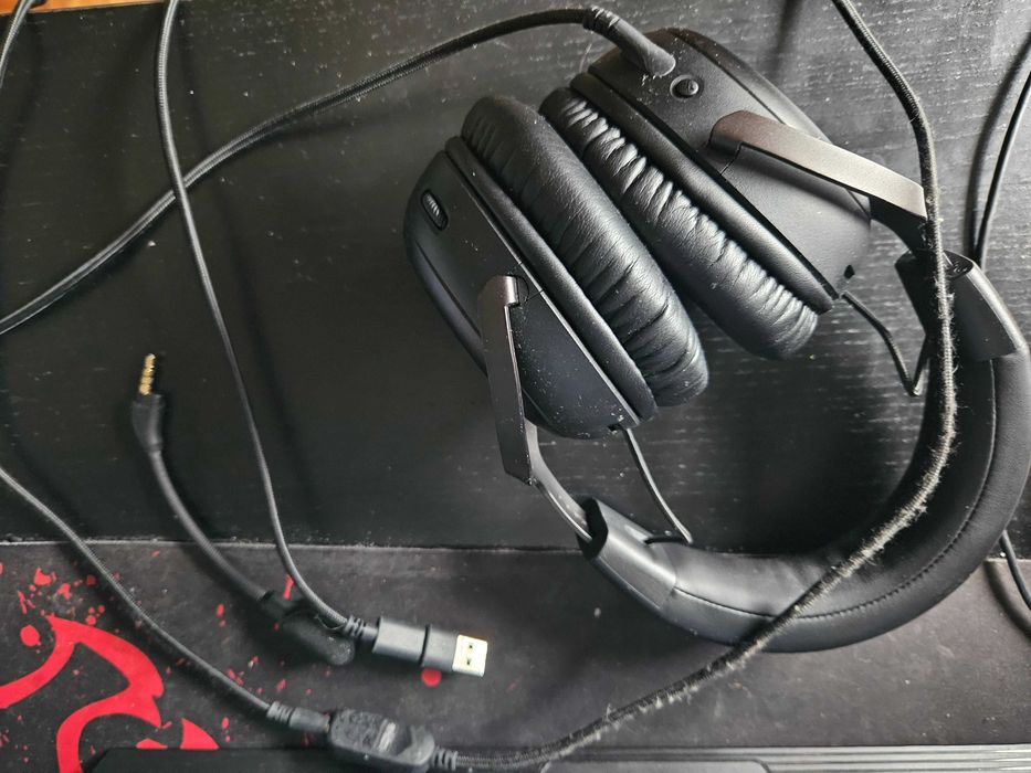 HyperX Cloud III Preto – Excelente Estado, Funcionamento Perfeito