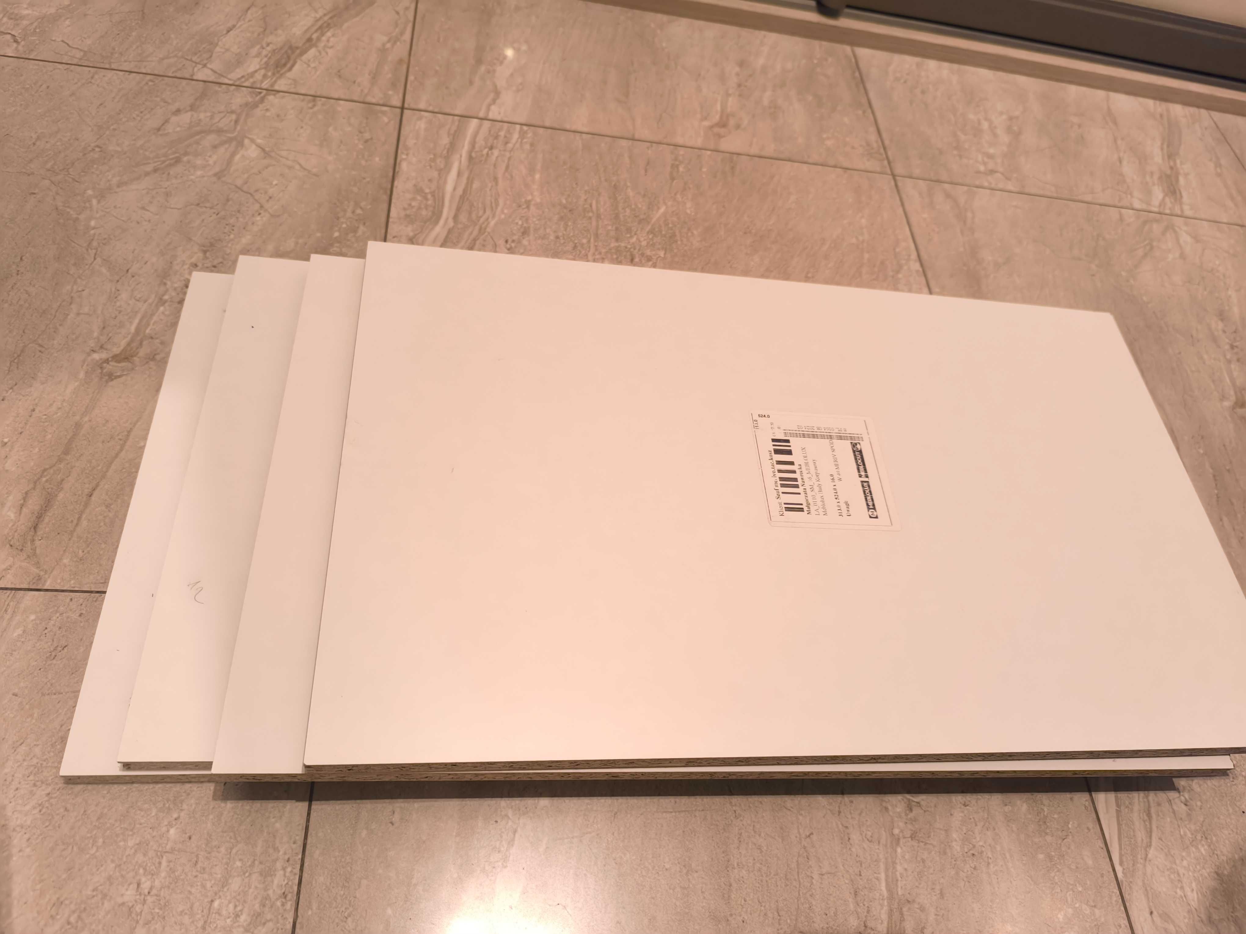 Formatki półki z białej płyty 31,3 x 52,4 x 1,6.