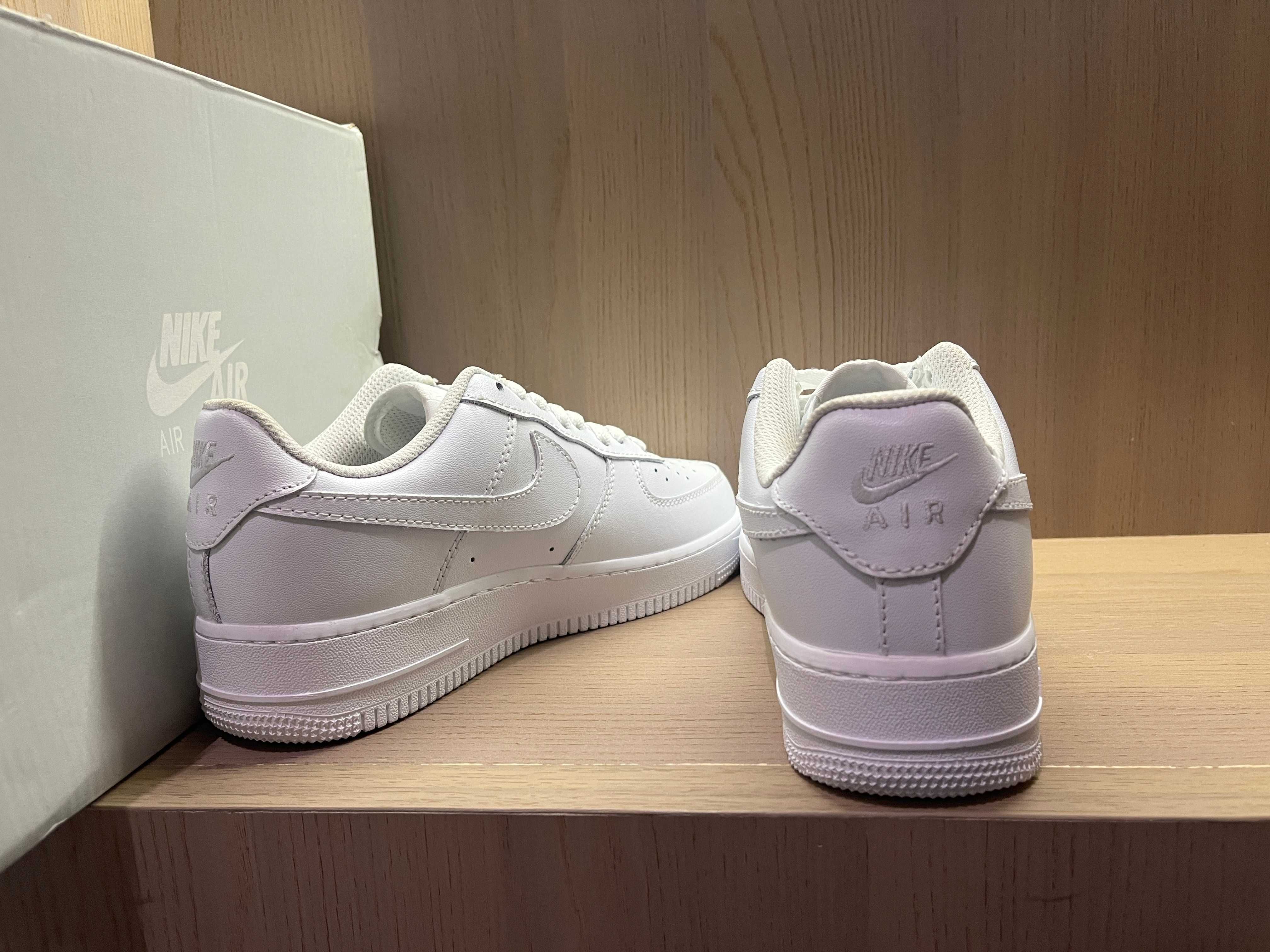 Nike Air Force 1 Low '07 Biały 40