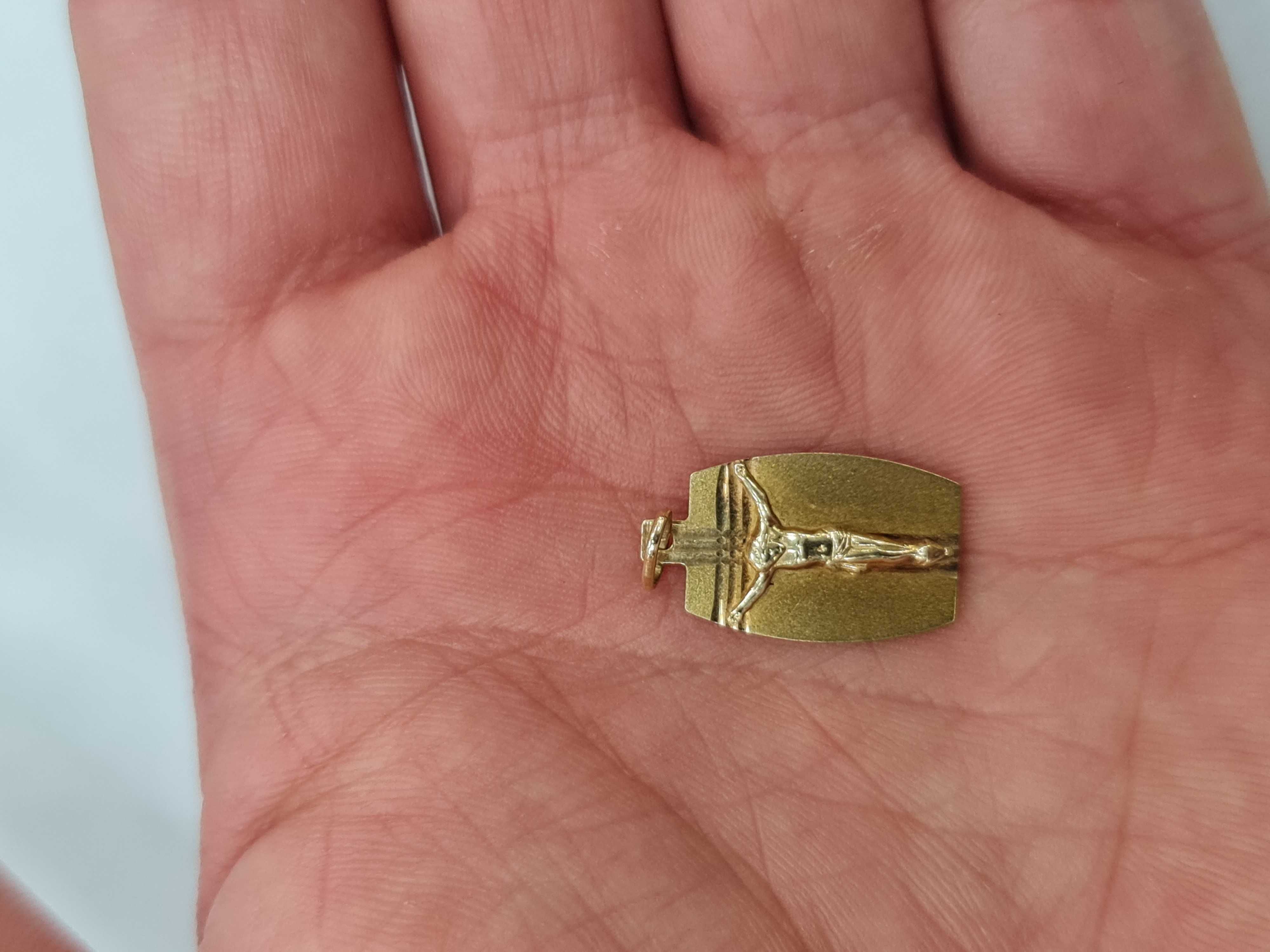 Ciekawy złoty krzyżyk / wisiorek/ męski / damski/ 585/ 0.97 gram