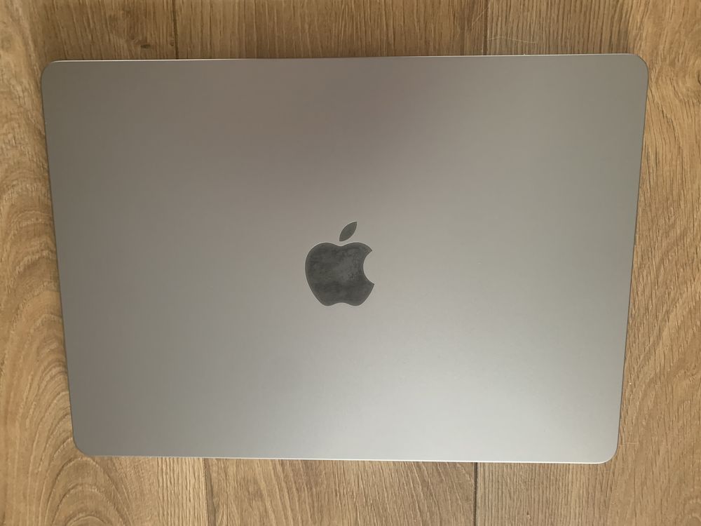 Macbook air m2 , 16gb памяті / 256гб SSD