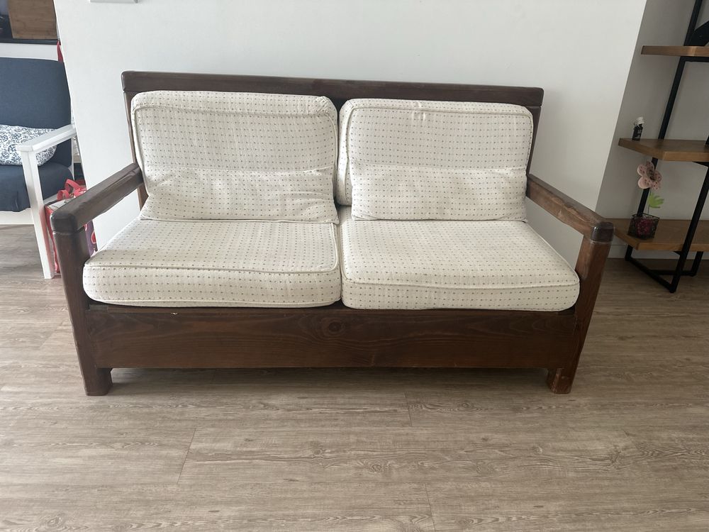 Sofa com arrumacão