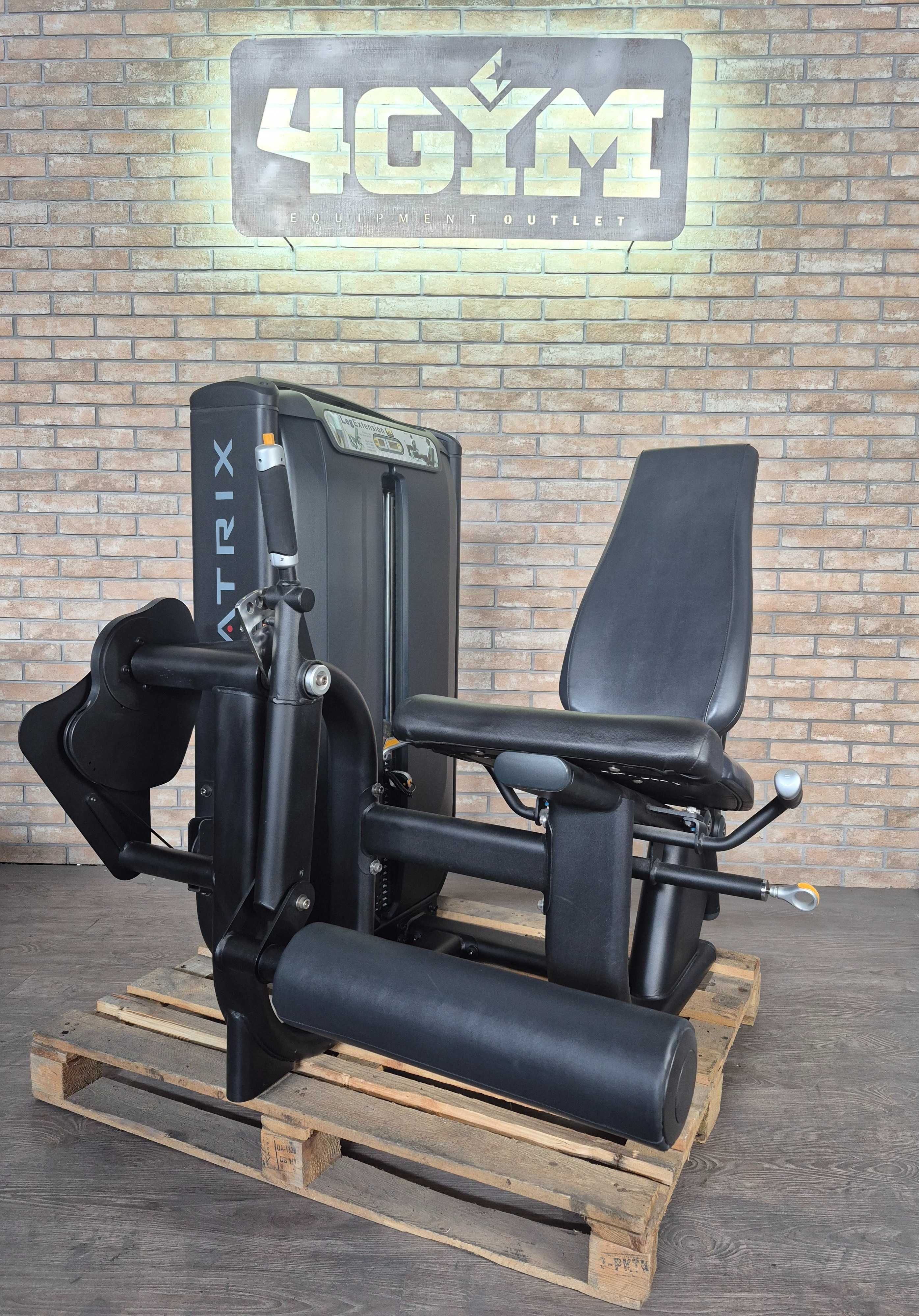 Тренажер Matrix Leg Extension розгинання ніг