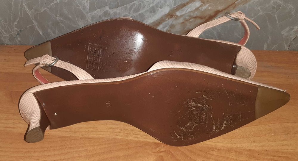 Sapatos de Sra Walter Steiger.