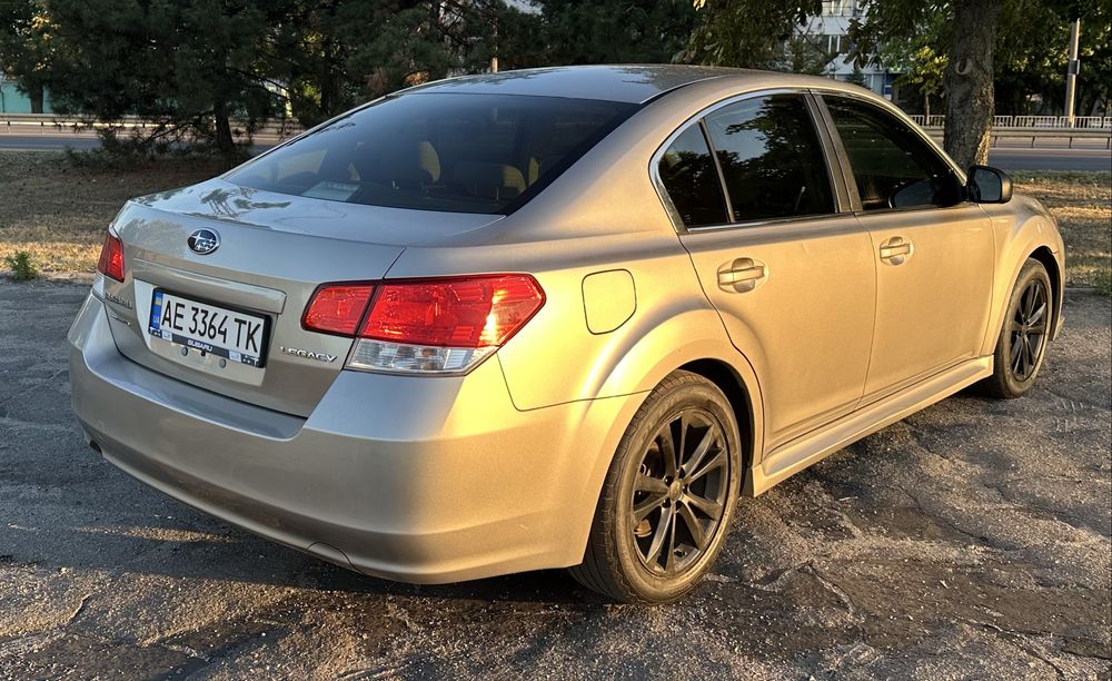 Продам Subaru Legacy 2013 2014 2.5 газ/бензин шикарное состояние