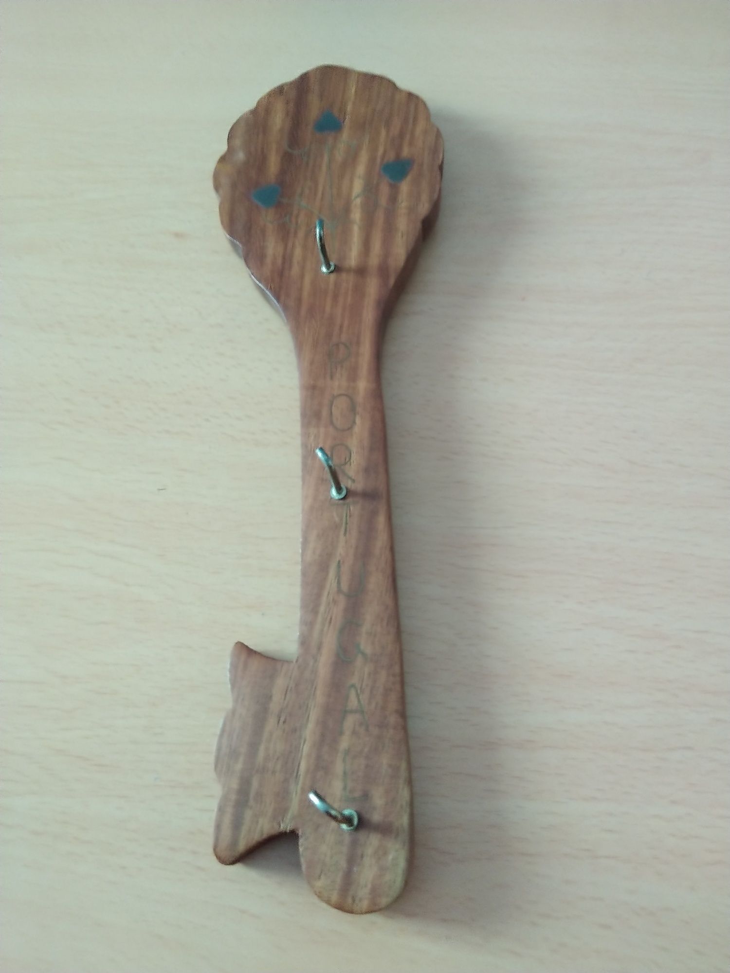 Chaveiro em forma de chave madeira