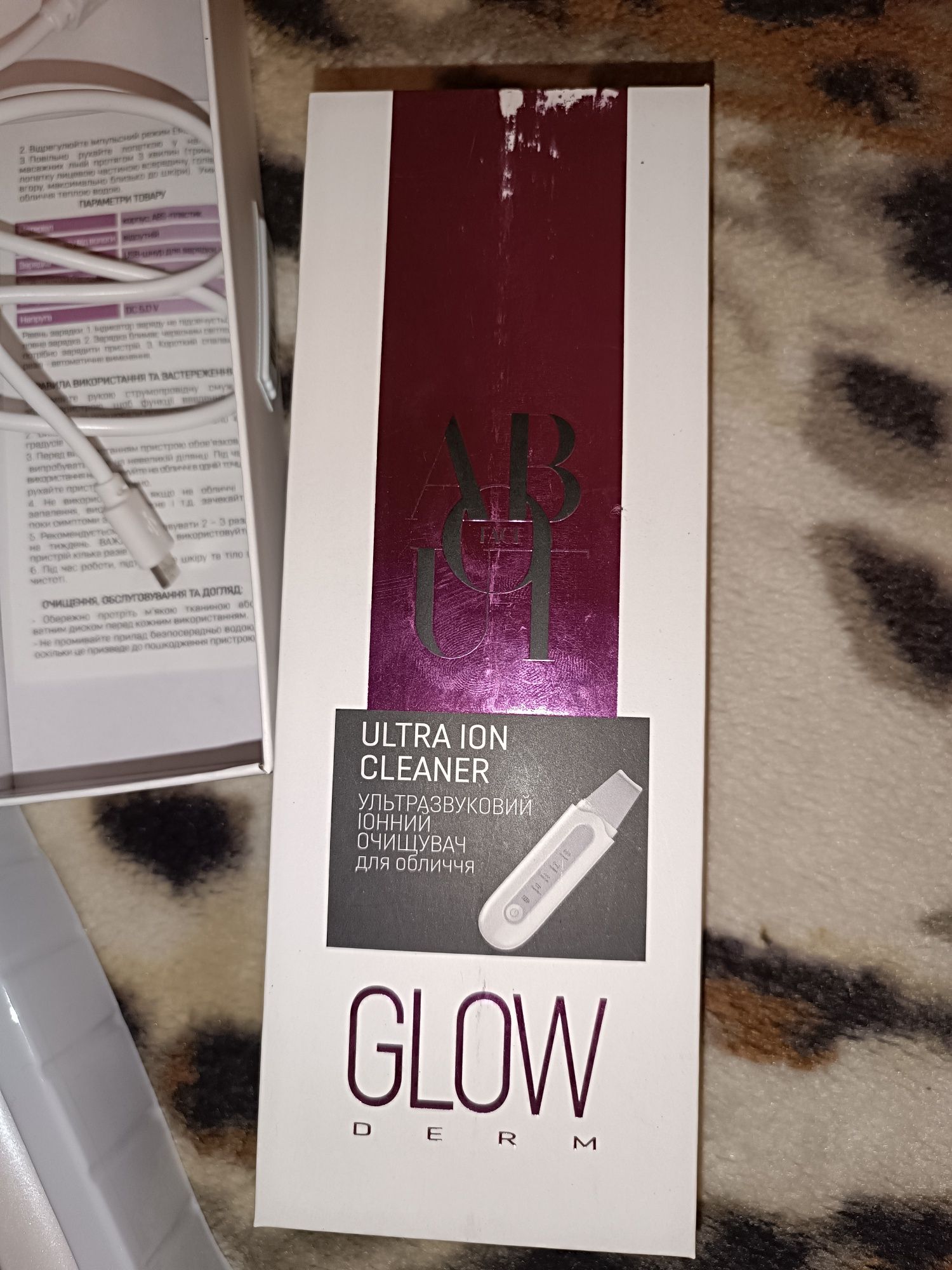 Ультразвуковий іонний очищувач для обличчя ABOUT FACE
Використовувався