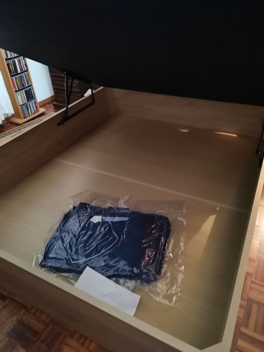 Cama de casal saumier, colchão, cabeceira e colcha