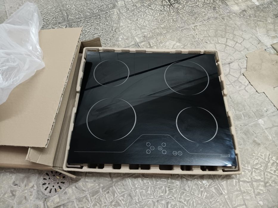 Placa vitrocerâmica Junex 3 de 4 zonas a funcionar (arranjo ou peças)
